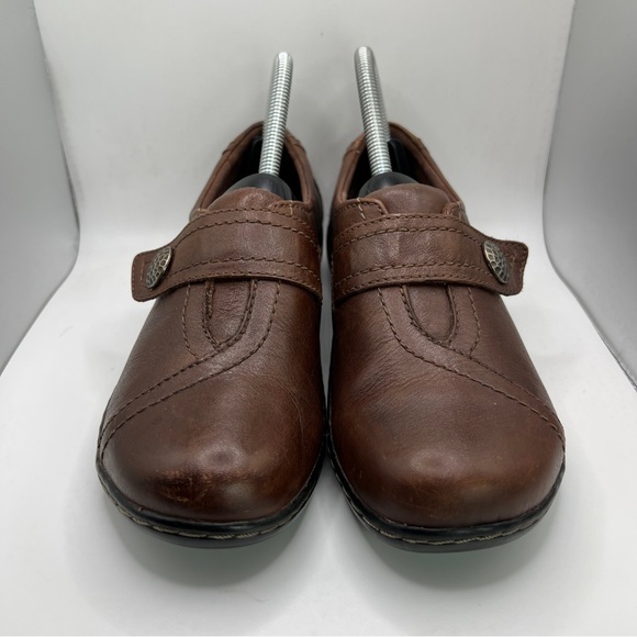 Women’s Clarks Slip-On Shoes Size 7 - Picture 2 of 10